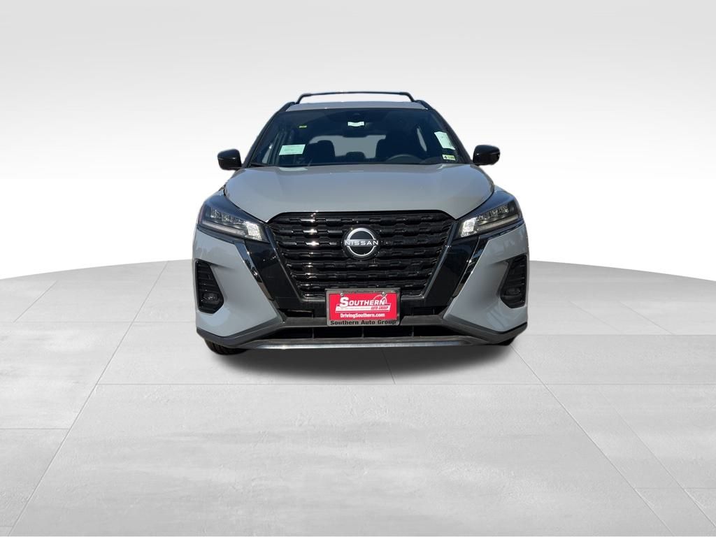 2024 Nissan Kicks SR Image 2 of 17