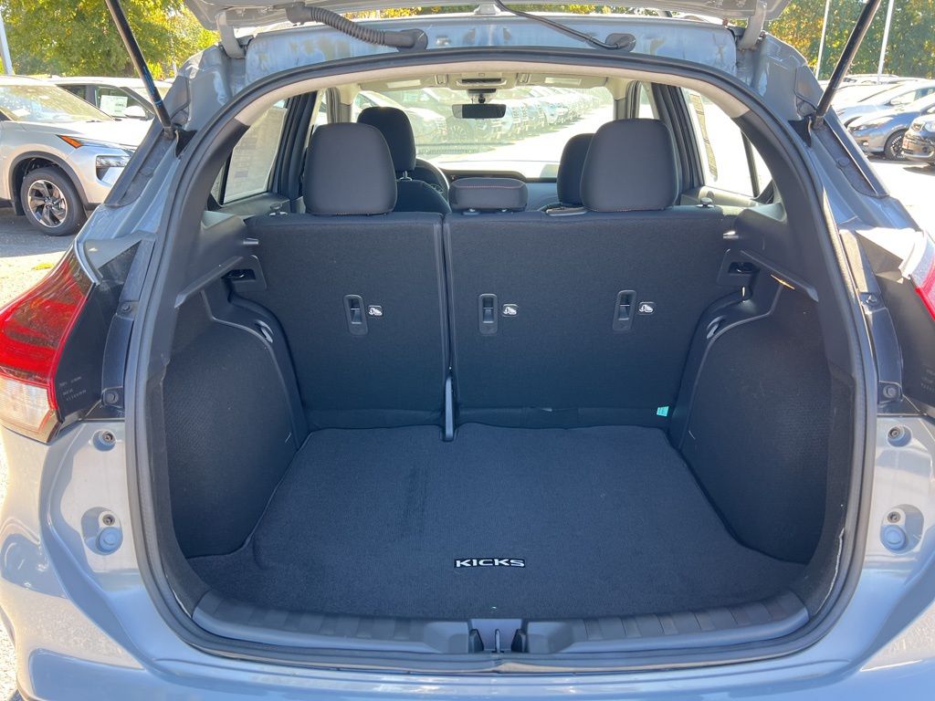 2024 Nissan Kicks SR Image 9 of 17