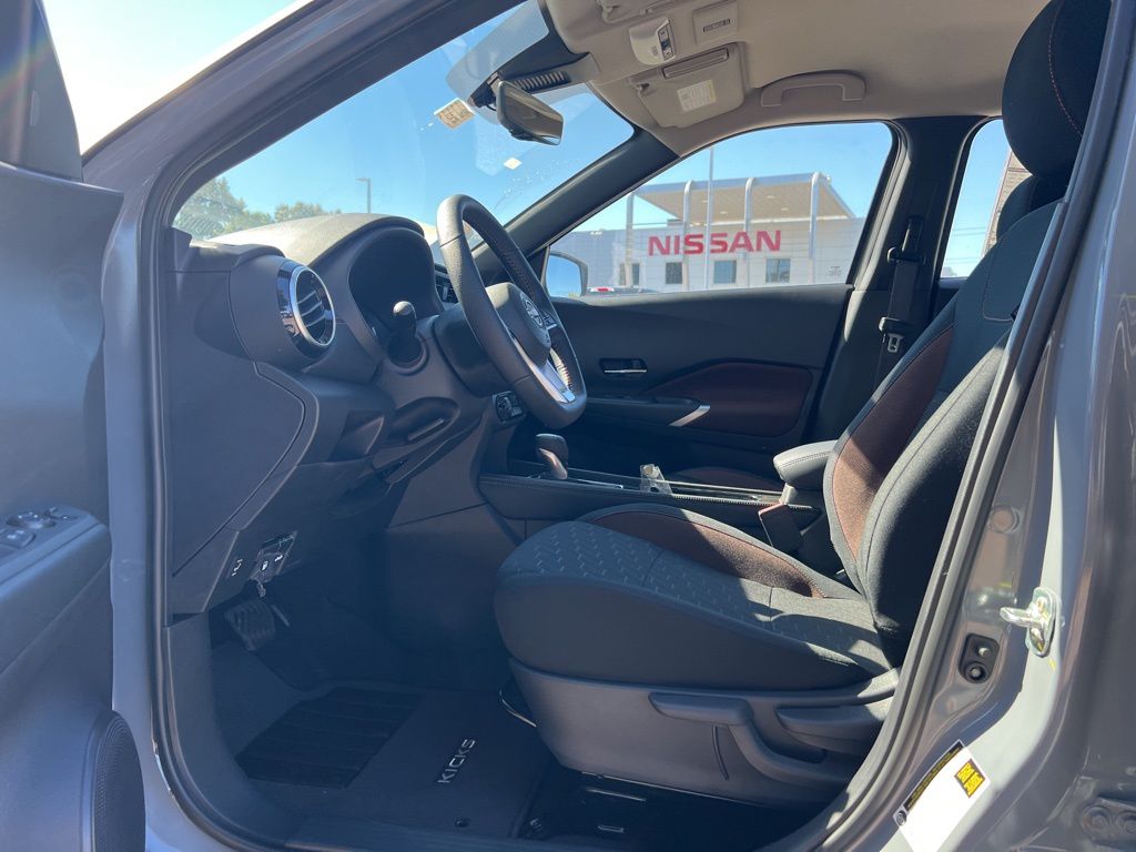 2024 Nissan Kicks SR Image 11 of 17
