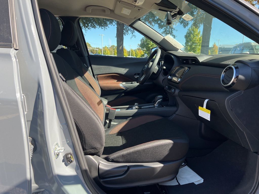 2024 Nissan Kicks SR Image 12 of 17