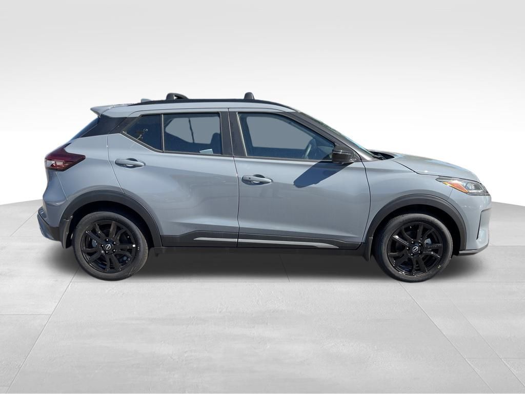 2024 Nissan Kicks SR Image 4 of 17