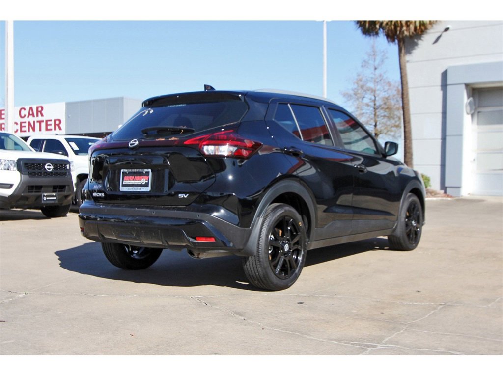 Vehicle image 4 of 21