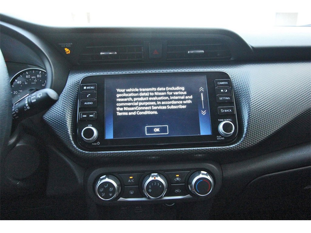 Vehicle image 17 of 21