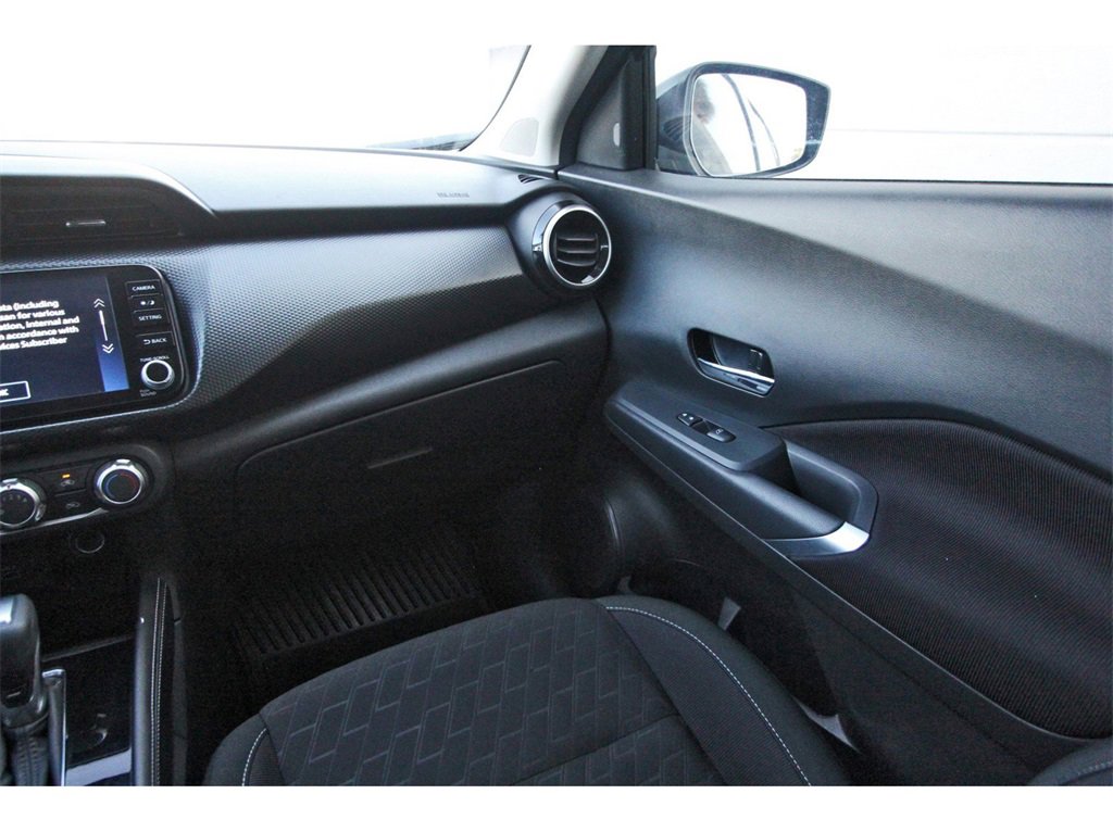 Vehicle image 10 of 21