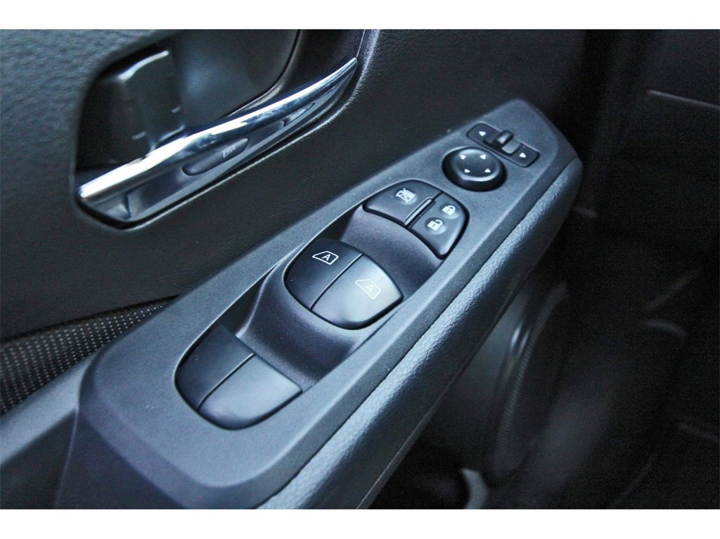 Vehicle image 15 of 21