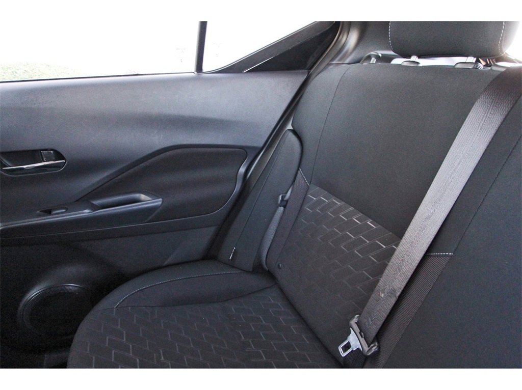 Vehicle image 11 of 21