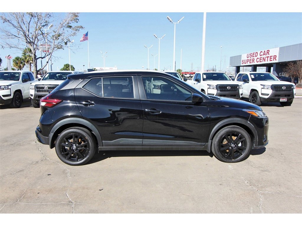 Vehicle image 3 of 21