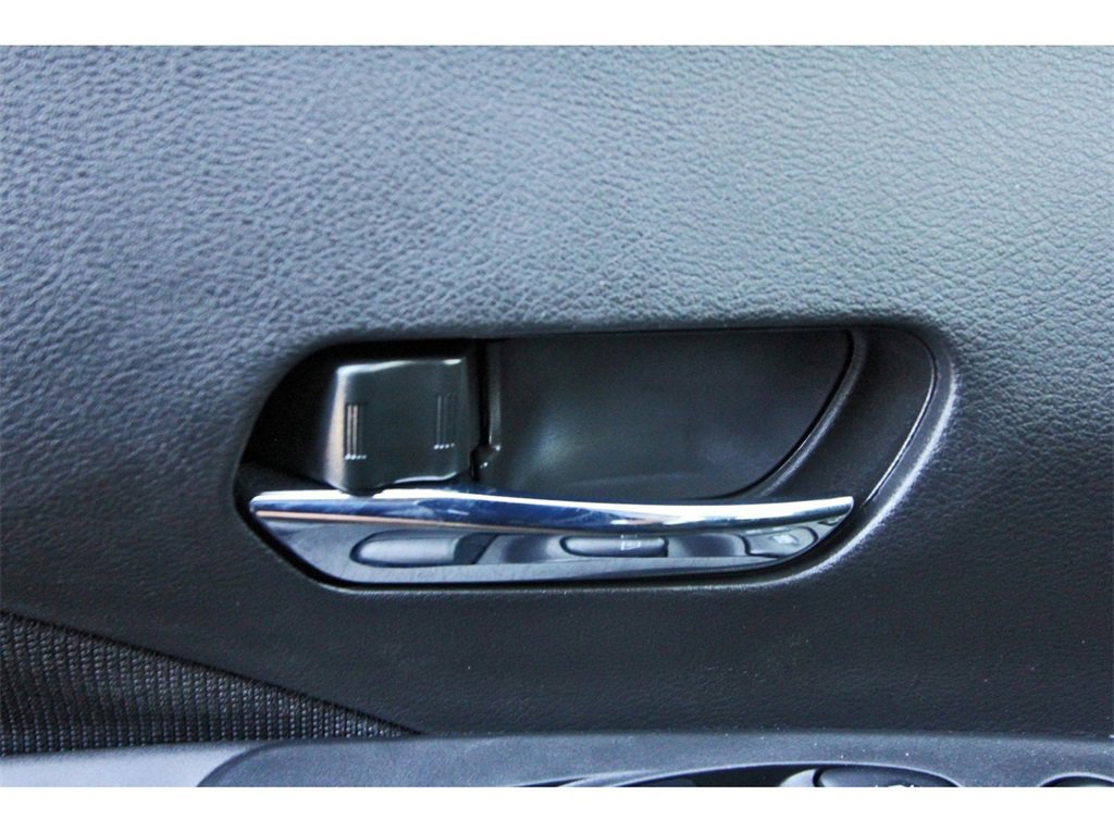 Vehicle image 14 of 21