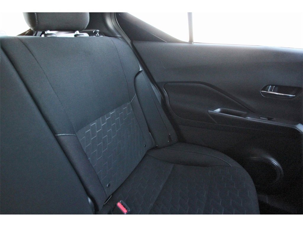 Vehicle image 12 of 21