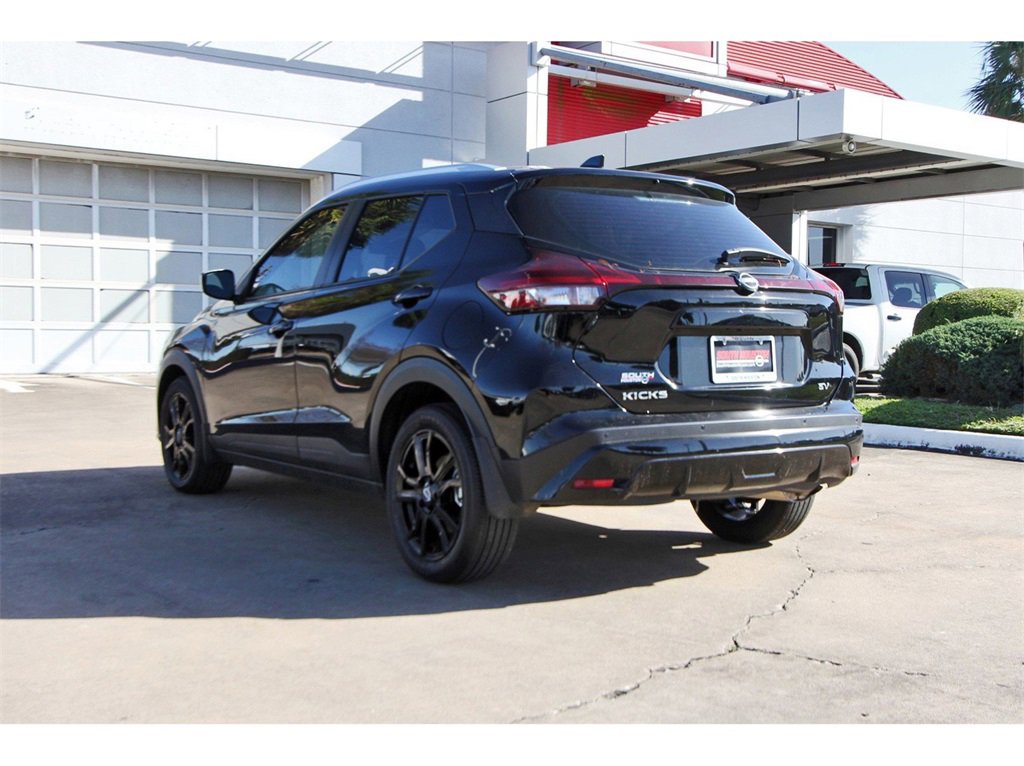 Vehicle image 5 of 21