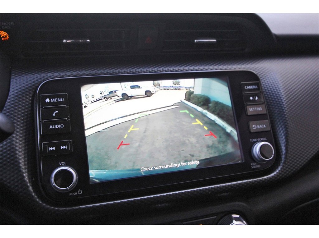 Vehicle image 18 of 21