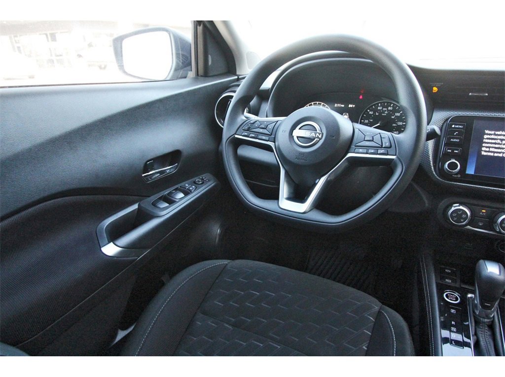 Vehicle image 8 of 21