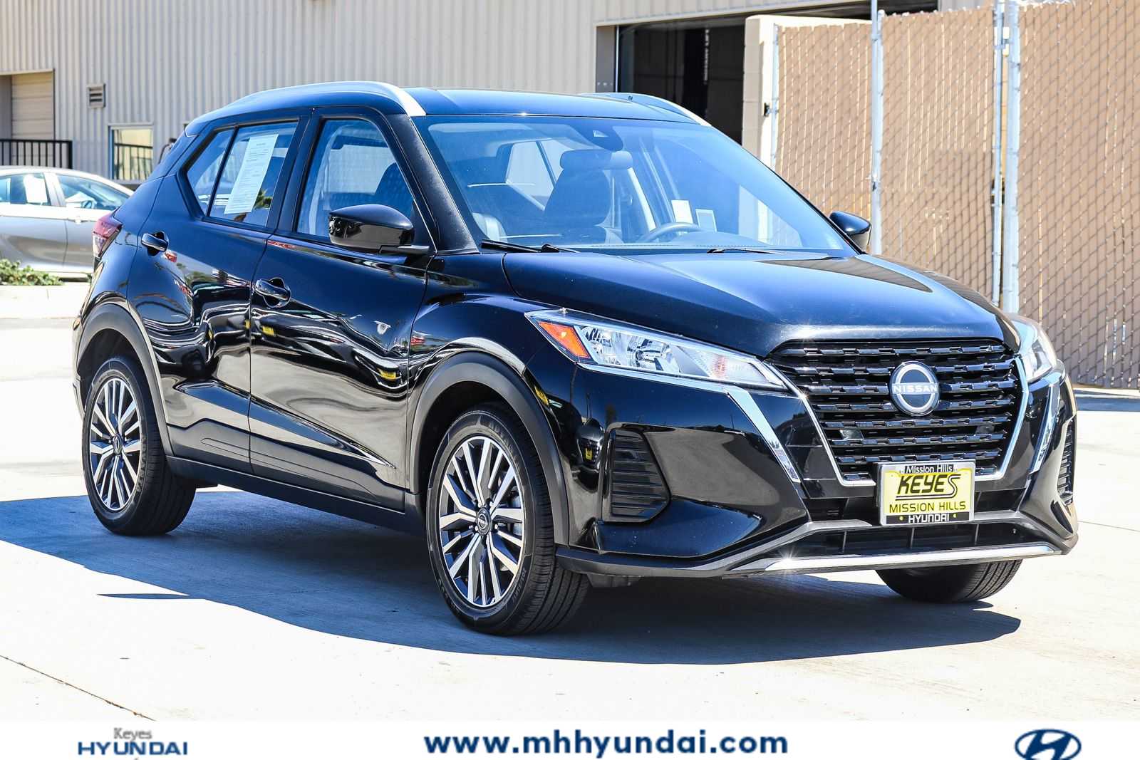 2024 Nissan Kicks SV Image 3 of 35