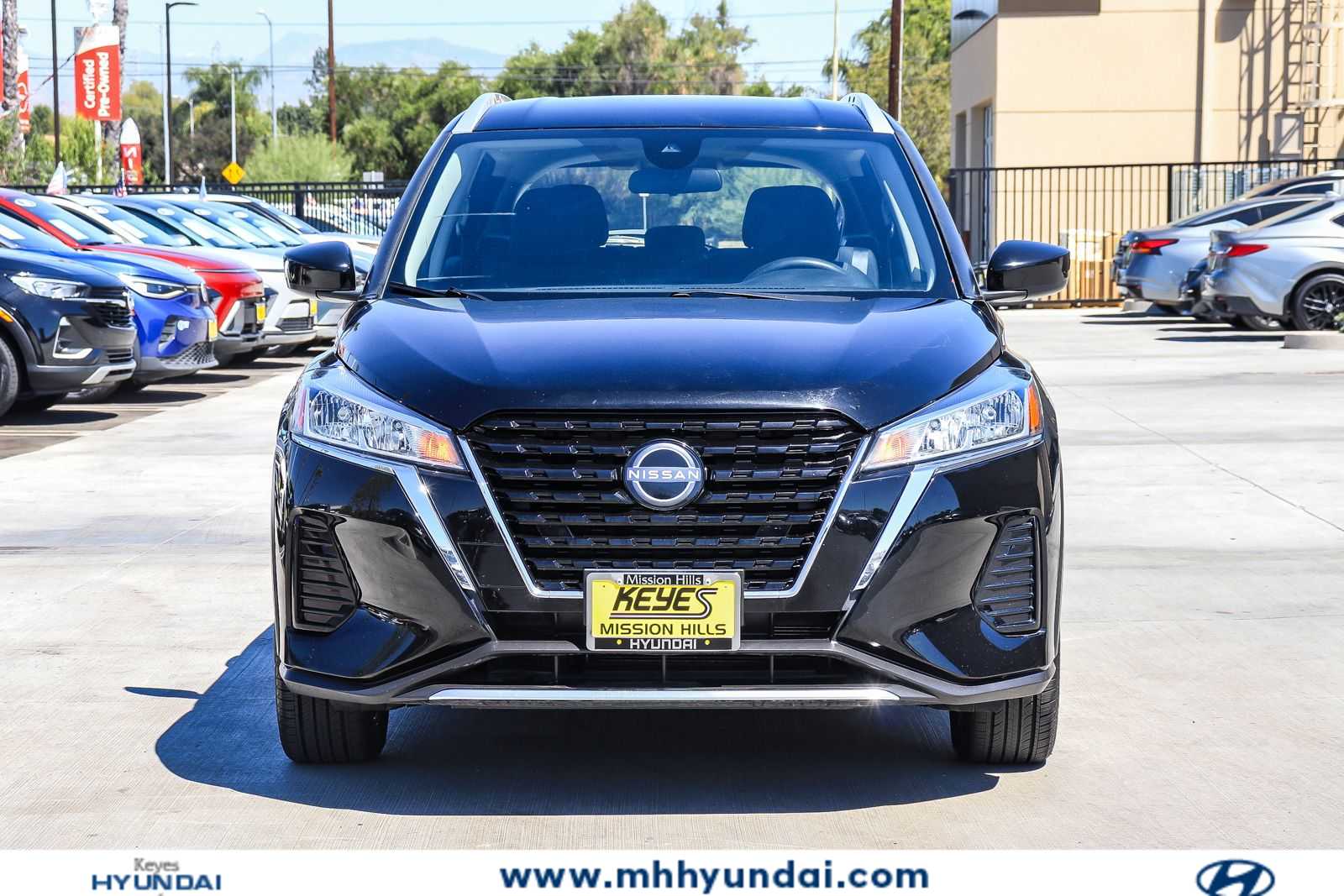 2024 Nissan Kicks SV Image 2 of 35