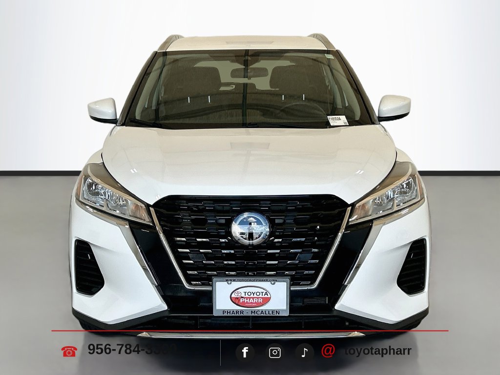 2024 Nissan Kicks SV Image 2 of 28