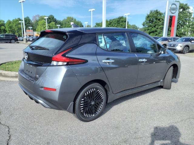Vehicle image 3 of 15