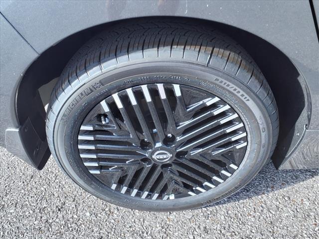 Vehicle image 4 of 15