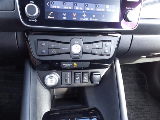 Vehicle image 13 of 15