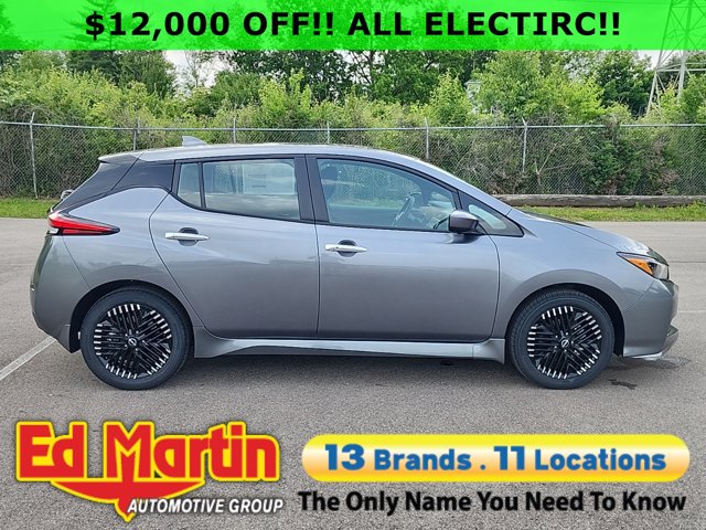 Vehicle image 4 of 34