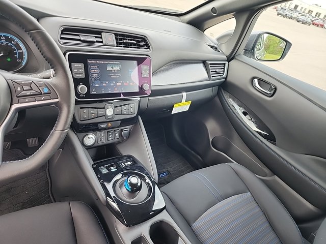 Vehicle image 9 of 34