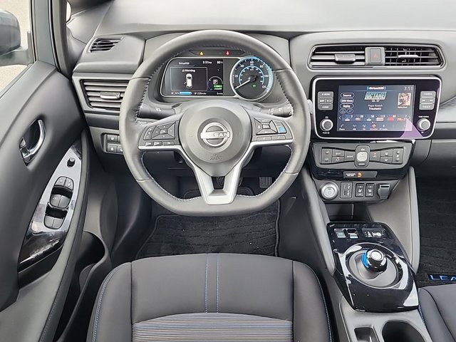 Vehicle image 11 of 34