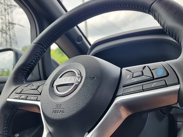 Vehicle image 27 of 34