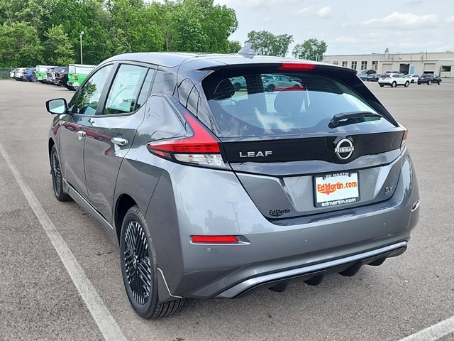 Vehicle image 7 of 34