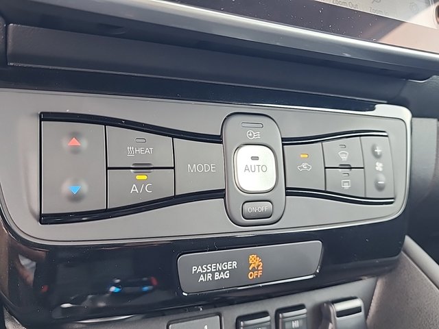 Vehicle image 23 of 34