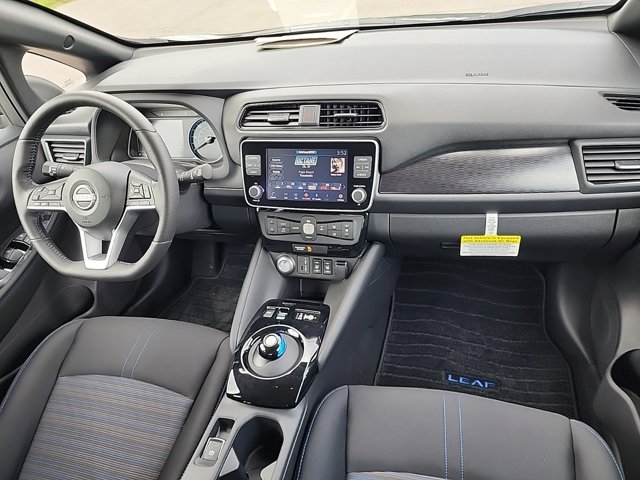 Vehicle image 18 of 34