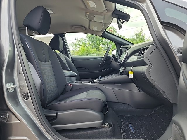 Vehicle image 14 of 34