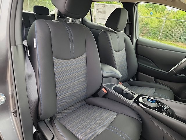 Vehicle image 15 of 34