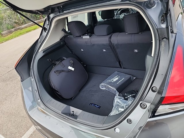 Vehicle image 13 of 34