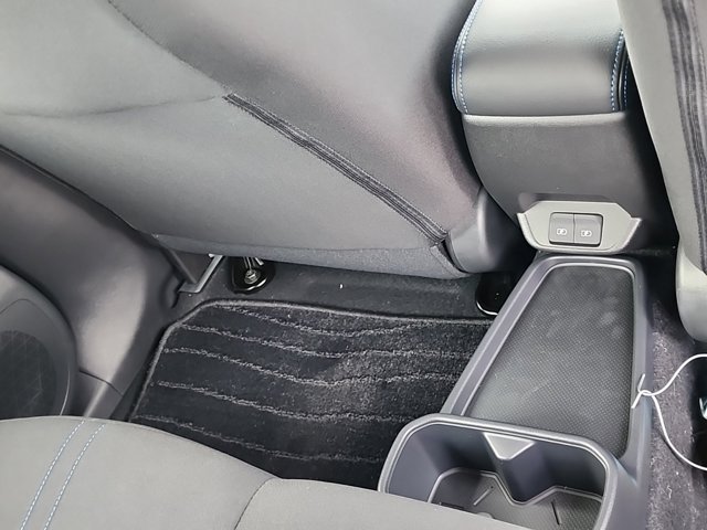 Vehicle image 17 of 34
