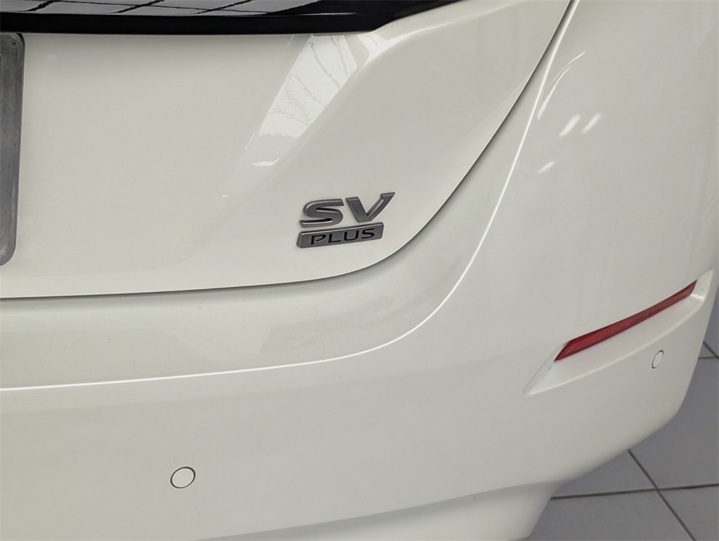 Vehicle image 11 of 13