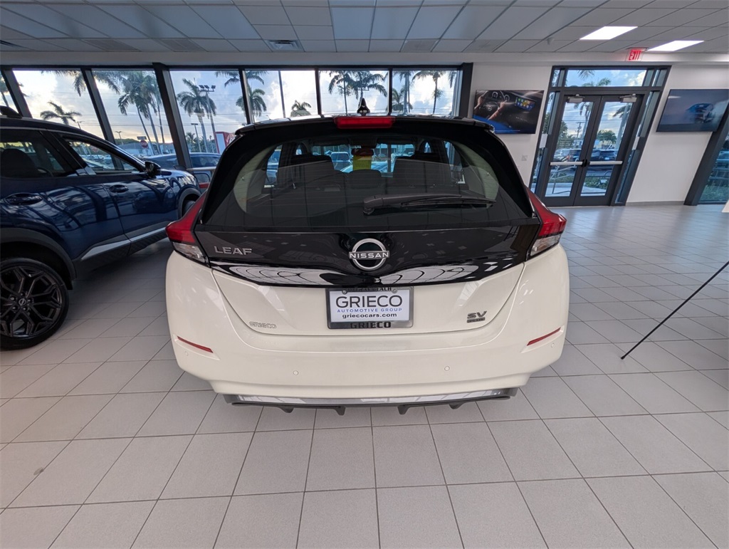 Vehicle image 6 of 13