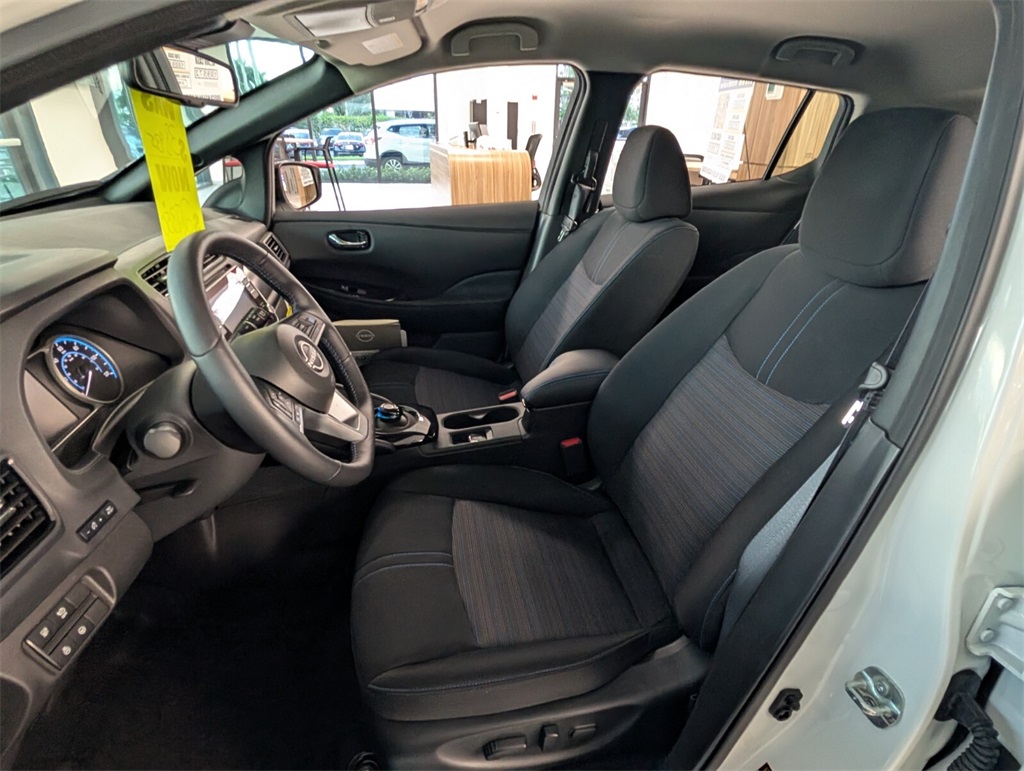 Vehicle image 8 of 13