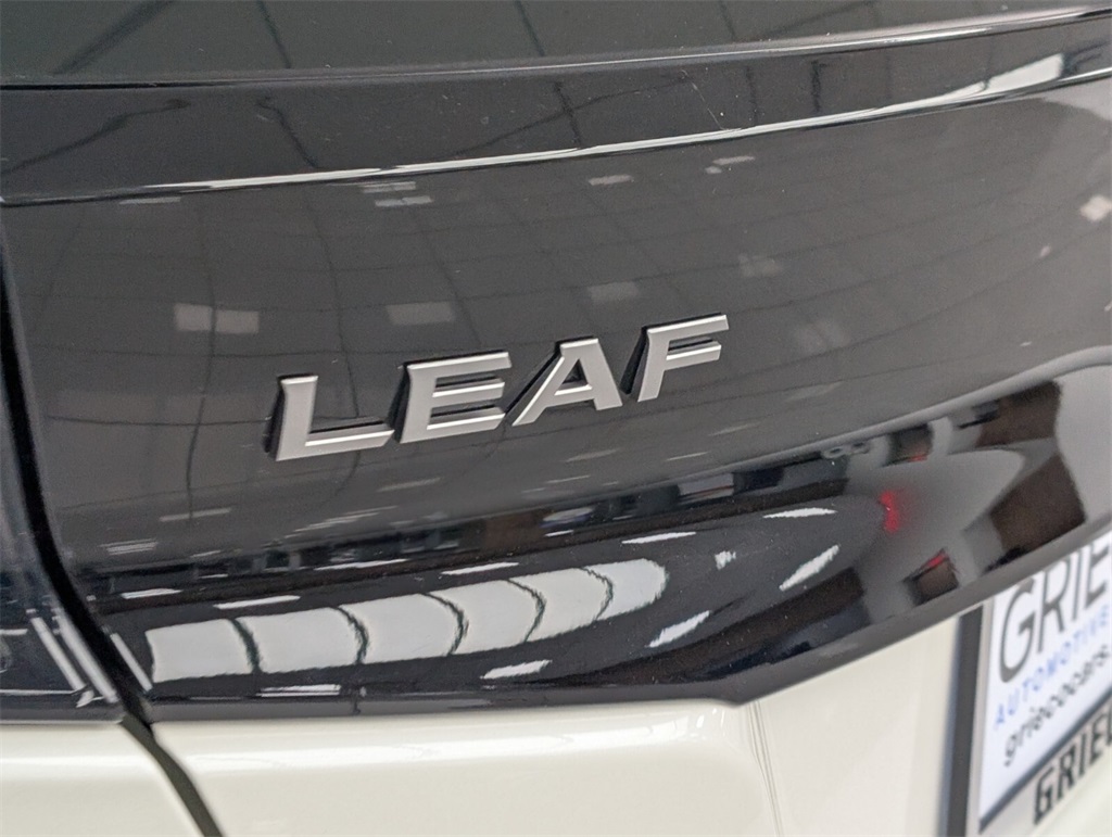 Vehicle image 12 of 13