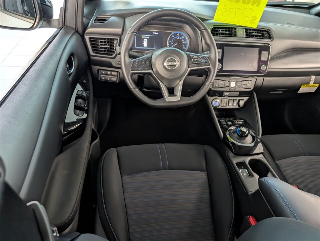 Vehicle image 10 of 13