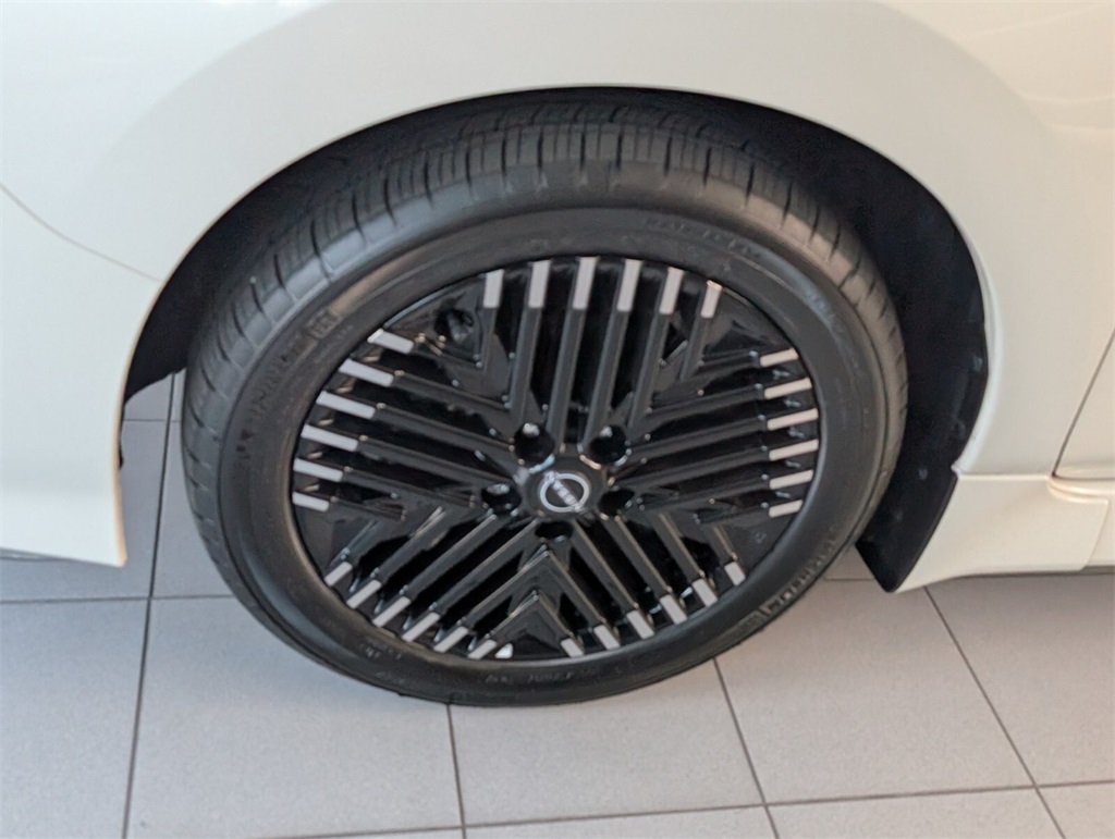 Vehicle image 5 of 13