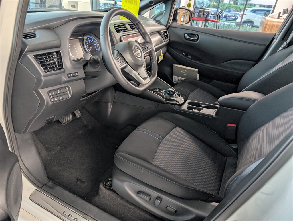 Vehicle image 9 of 13
