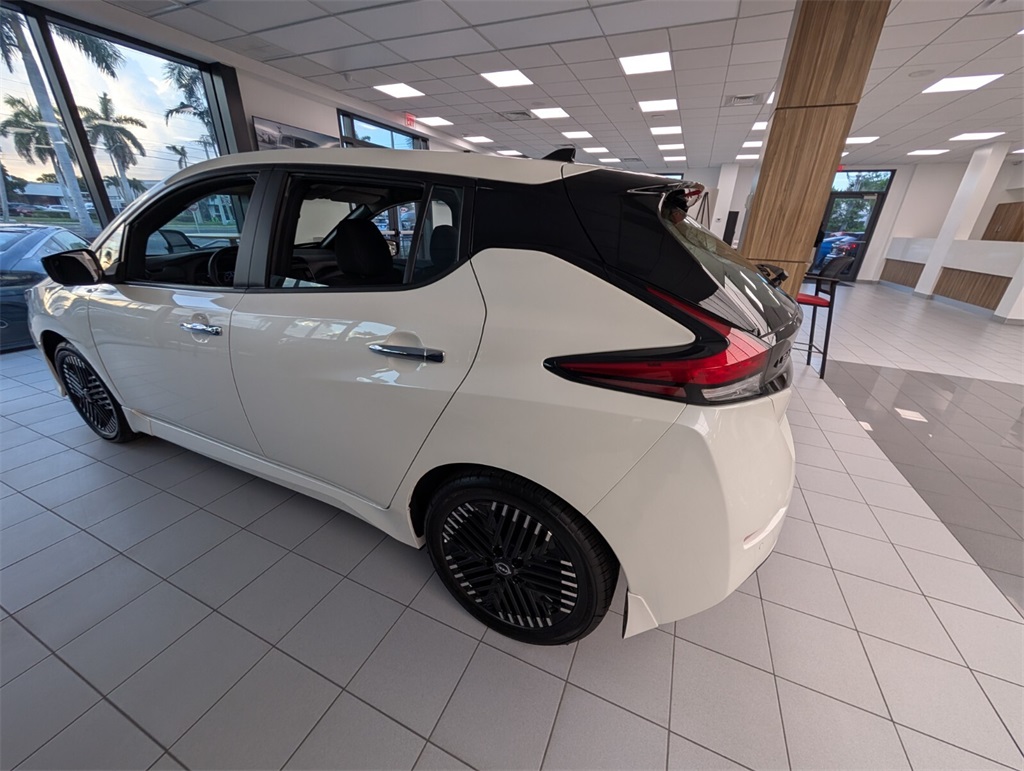 Vehicle image 4 of 13