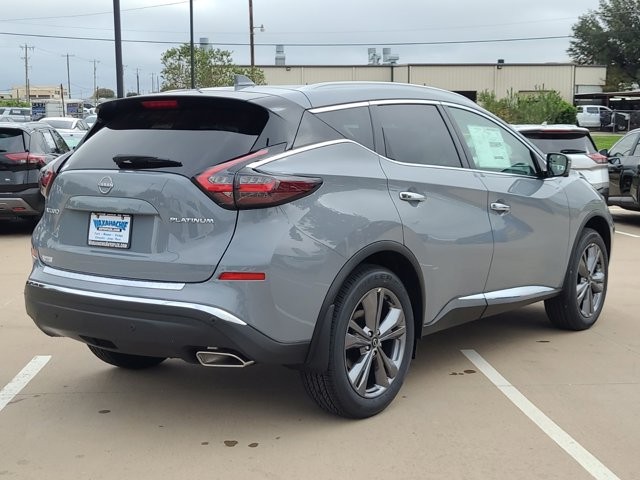 Vehicle image 4 of 12