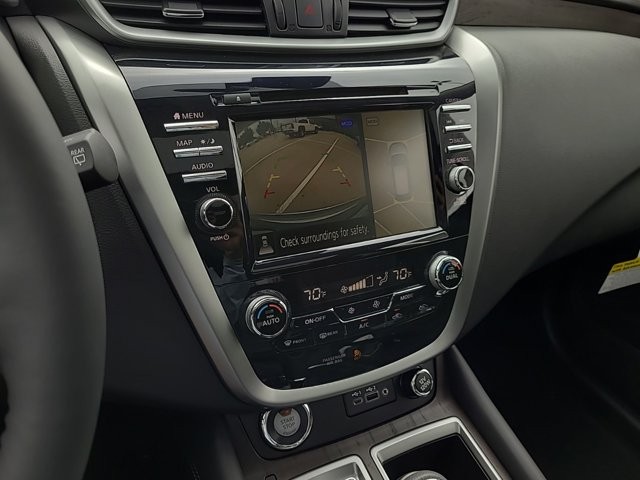 Vehicle image 9 of 12