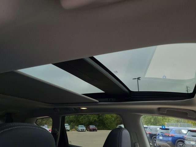 Vehicle image 5 of 12