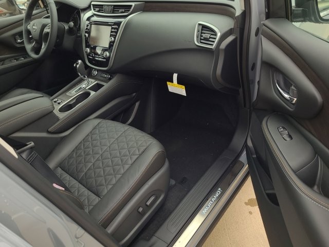 Vehicle image 6 of 12