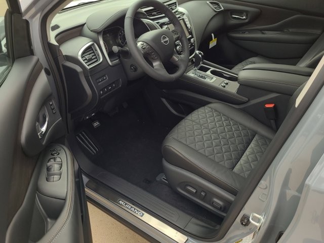 Vehicle image 7 of 12