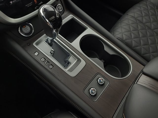 Vehicle image 11 of 12