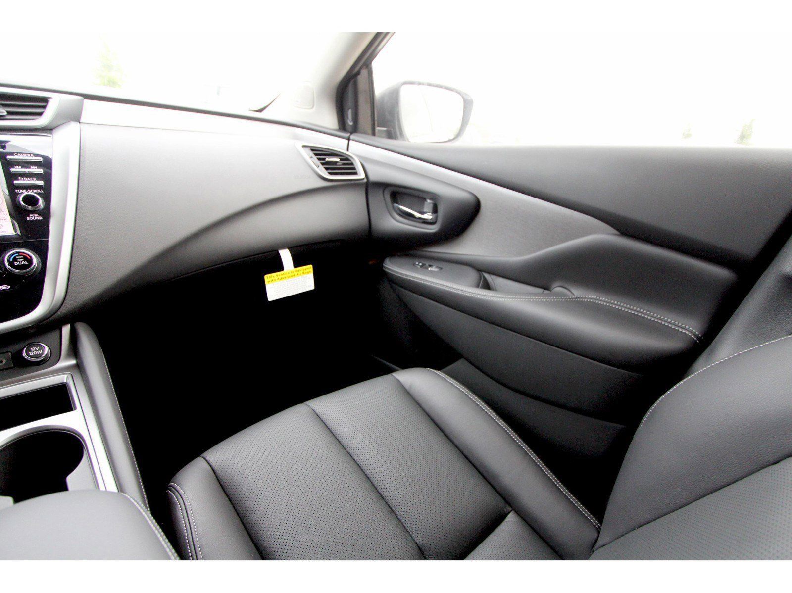 Vehicle image 14 of 24