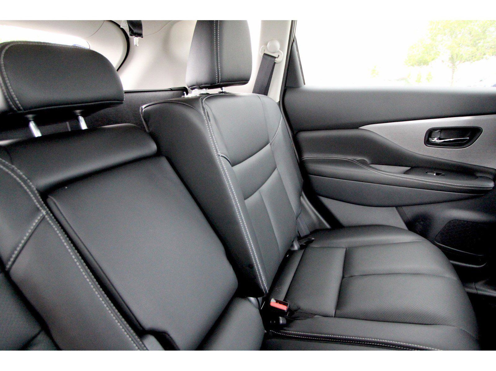 Vehicle image 16 of 24
