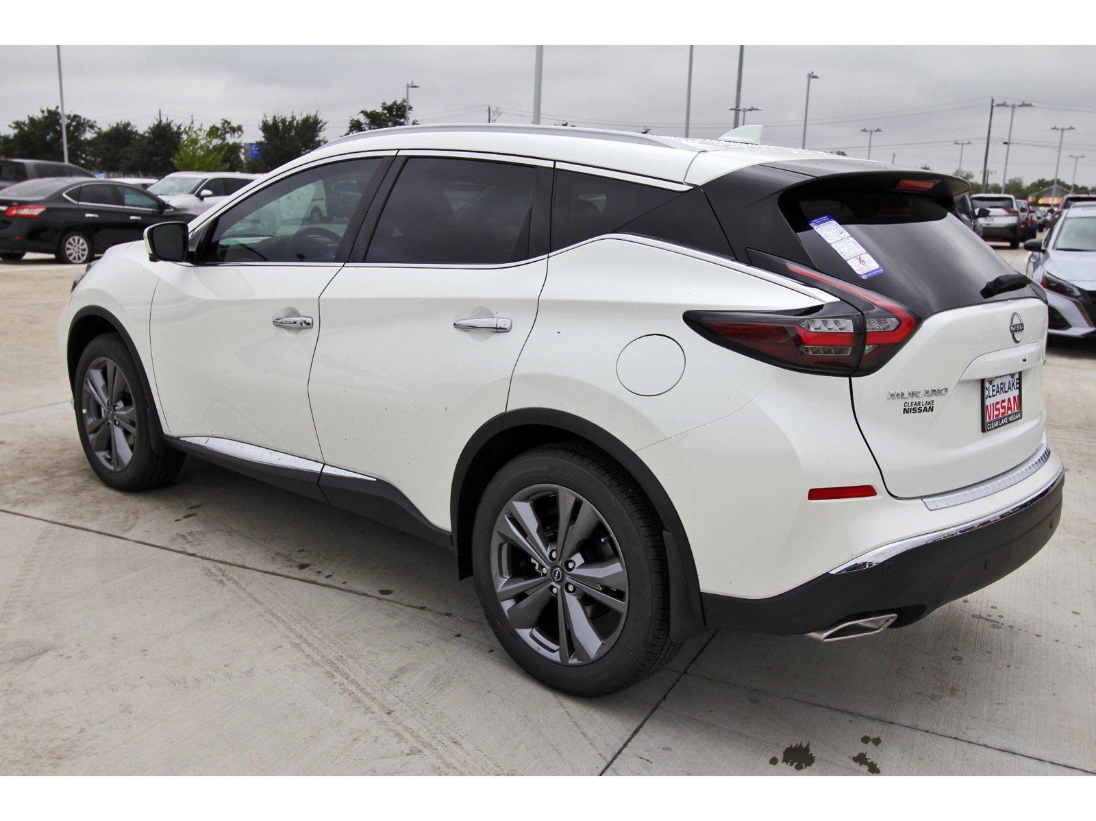 Vehicle image 8 of 24